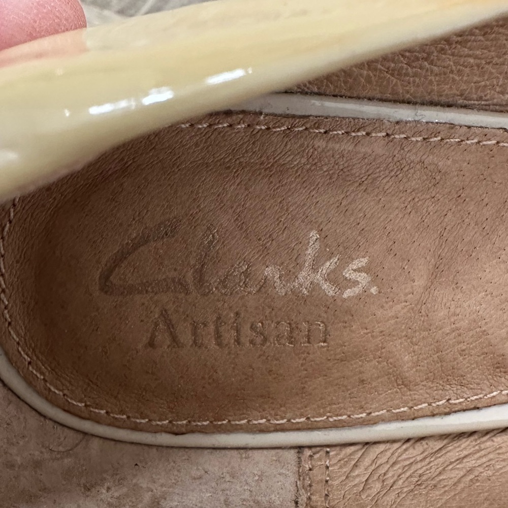 Clarks NWOB Artisan Indigo Nude Tan Patent Peep Toe Pumps Heels Dress Shoes 6.5 - Picture 4 of 15